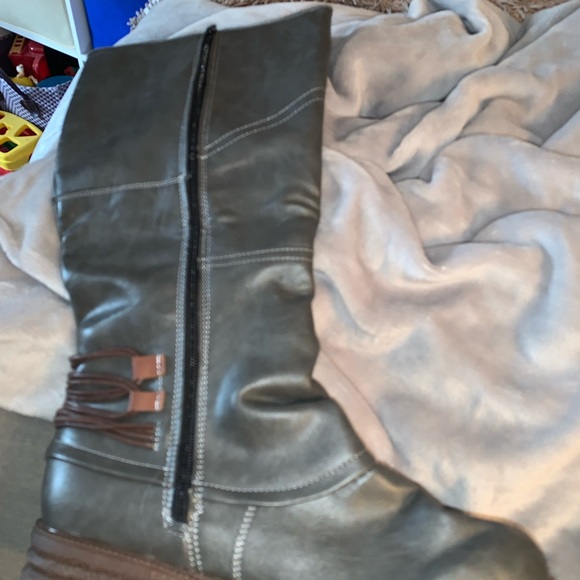 Grey knee high boots - Picture 5 of 5